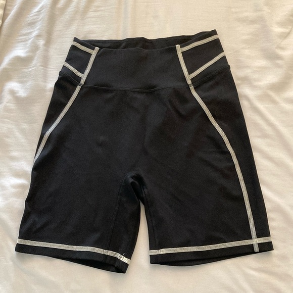 Gymshark - white contrast stitch biker shorts - Picture 1 of 8